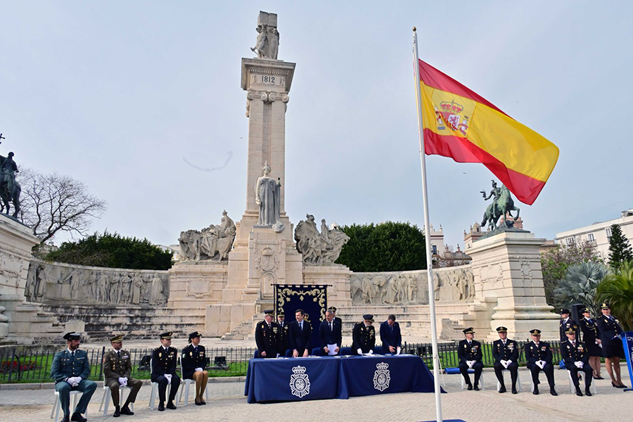 Acto de Izado de la Bandera de España en Cádiz